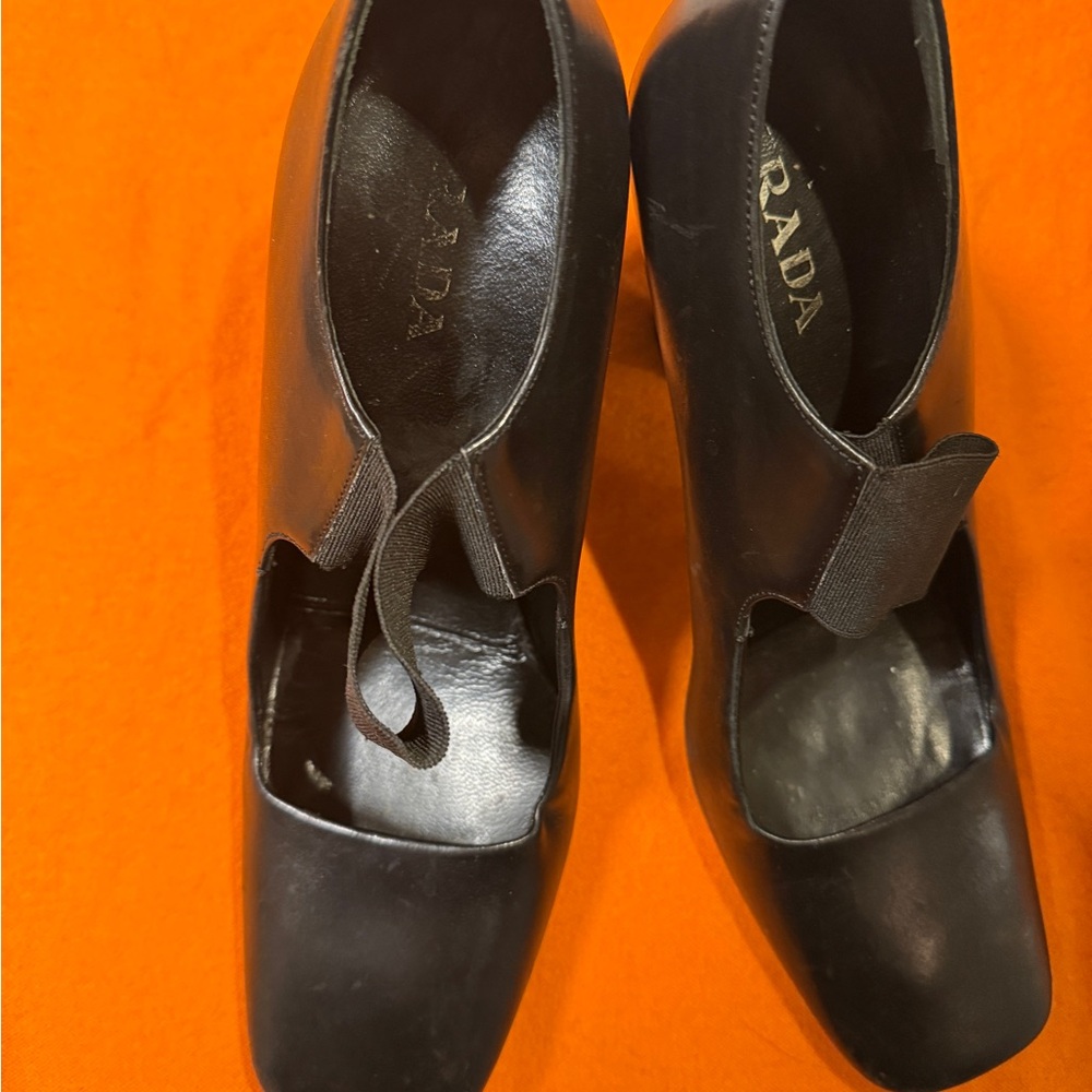 Prada Elegant Black Leather Heels